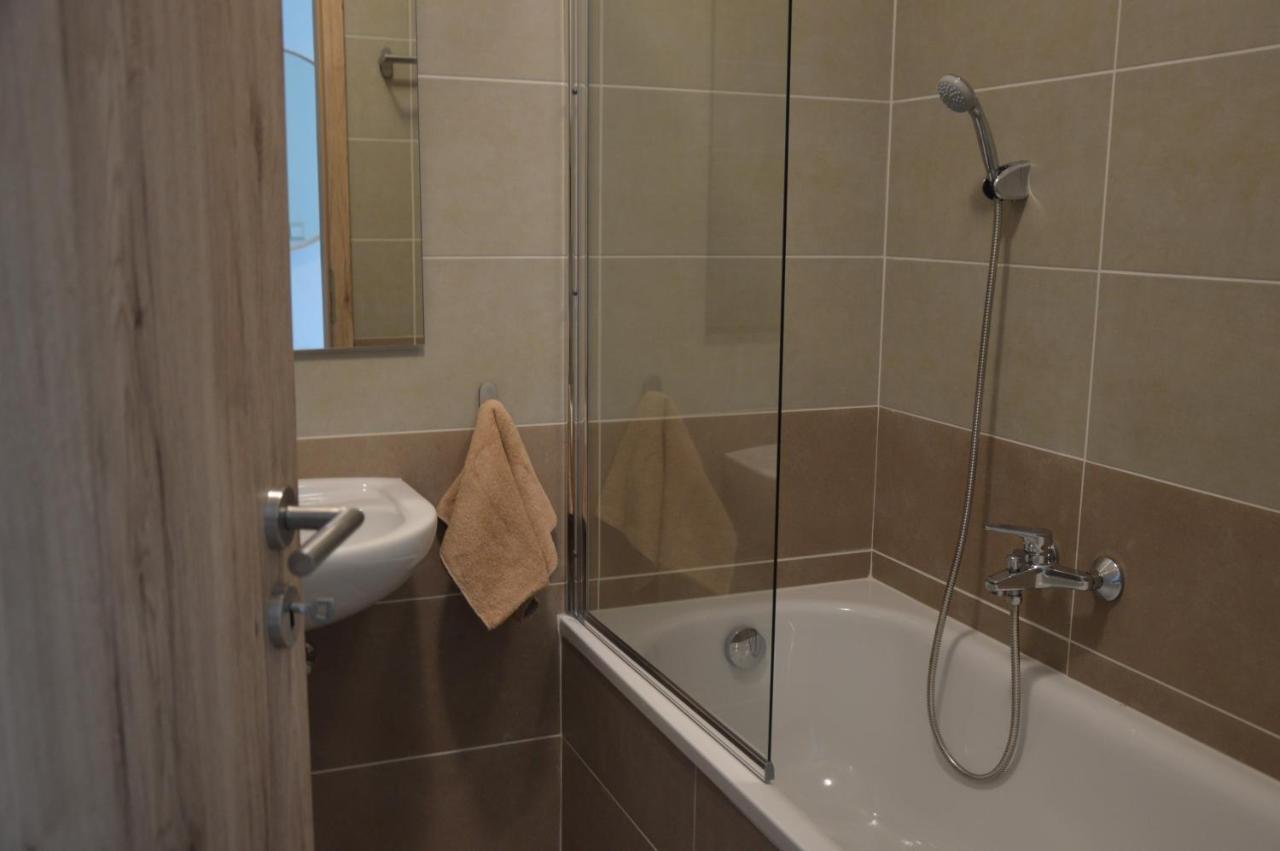 Inn Lelle Balatonlelle Ngoại thất bức ảnh